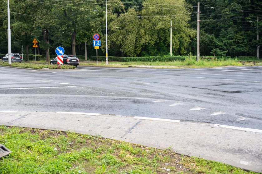 Skrzyżowanie alei Wielkiej Wyspy z ulicą Mickiewicza i aleją Paderewskiego